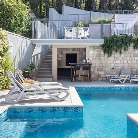 Gastro Lentini Luxury Villa