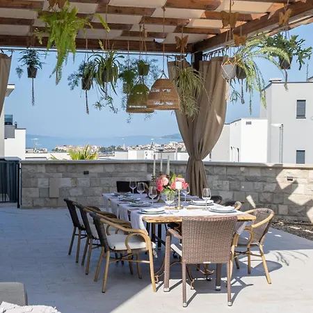 Gastro Lentini Luxury Villa