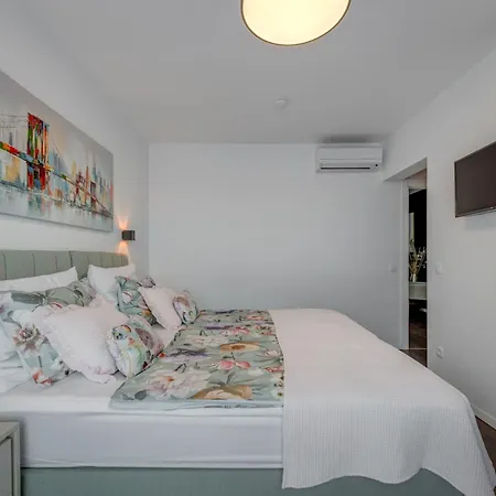Villa Gastro Lentini Luxury Podstrana