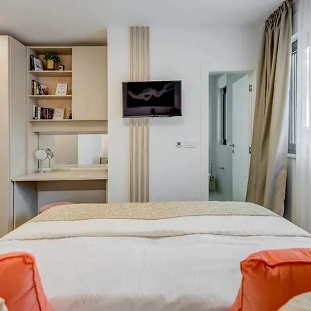 Gastro Lentini Luxury * Podstrana