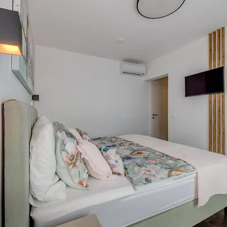 Gastro Lentini Luxury Villa *