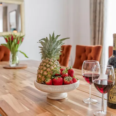 Gastro Lentini Luxury Villa