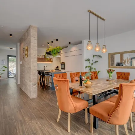 Gastro Lentini Luxury Villa