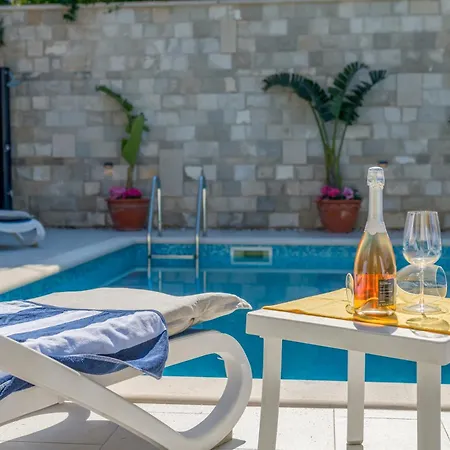 Gastro Lentini Luxury Villa