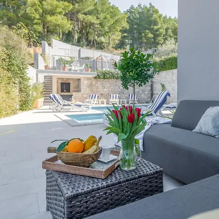 Gastro Lentini Luxury * Podstrana