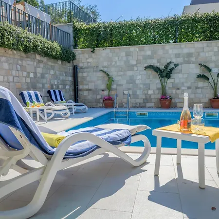 Gastro Lentini Luxury Villa *