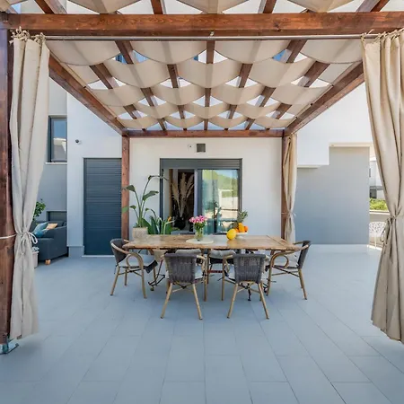Gastro Lentini Luxury Villa *