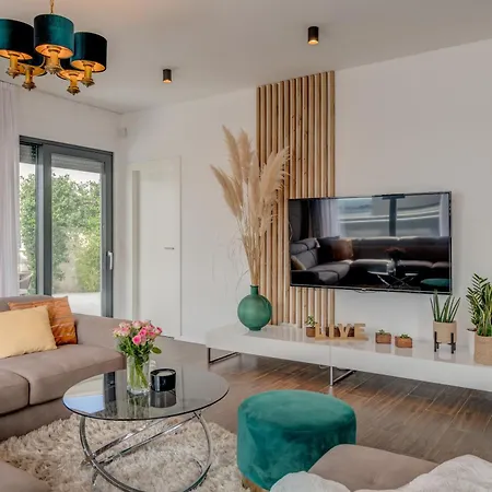 Villa Gastro Lentini Luxury Podstrana