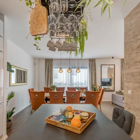 Villa Gastro Lentini Luxury Podstrana